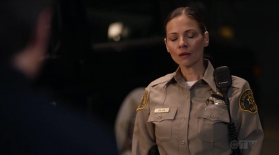 THE_ROOKIE_-_E1X15_MANHUNT_100.jpg