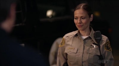 THE_ROOKIE_-_E1X15_MANHUNT_120.jpg