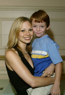 08252002_ABC_GH_Fan_Day000.jpg