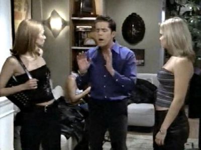 Off_Centre_1X01_Lets_Meet_Mike_and_Euan108.jpg