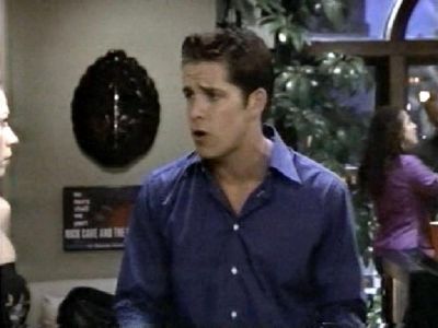 Off_Centre_1X01_Lets_Meet_Mike_and_Euan112.jpg