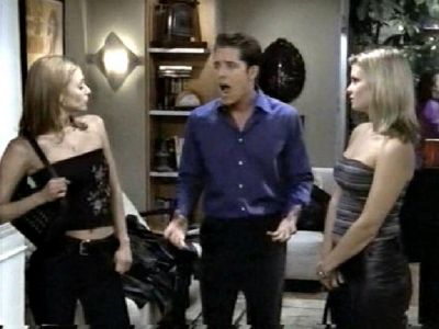 Off_Centre_1X01_Lets_Meet_Mike_and_Euan113.jpg