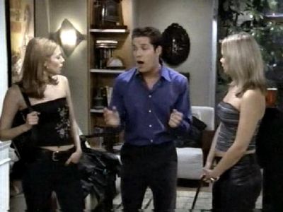 Off_Centre_1X01_Lets_Meet_Mike_and_Euan125.jpg