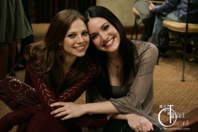 FREDDIE_-_E1X14_TWO_TIMES_A_LADY_BEHIND_THE_SCENES_002.jpg