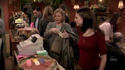 FREDDIE_-_E1X05_THE_WAR_OF_THE_ROSE_001.jpg