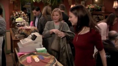 FREDDIE_-_E1X05_THE_WAR_OF_THE_ROSE_002.jpg