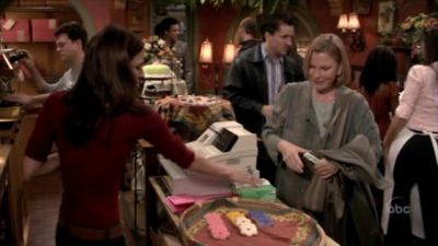 FREDDIE_-_E1X05_THE_WAR_OF_THE_ROSE_003.jpg