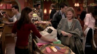 FREDDIE_-_E1X05_THE_WAR_OF_THE_ROSE_004.jpg