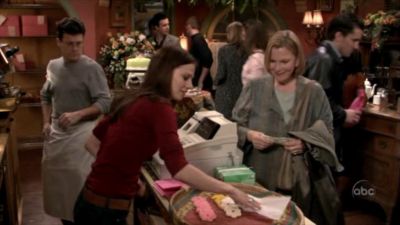 FREDDIE_-_E1X05_THE_WAR_OF_THE_ROSE_007.jpg