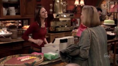 FREDDIE_-_E1X05_THE_WAR_OF_THE_ROSE_009.jpg