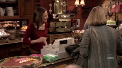 FREDDIE_-_E1X05_THE_WAR_OF_THE_ROSE_011.jpg