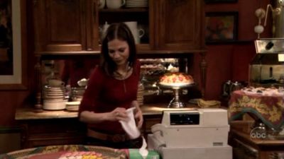 FREDDIE_-_E1X05_THE_WAR_OF_THE_ROSE_014.jpg