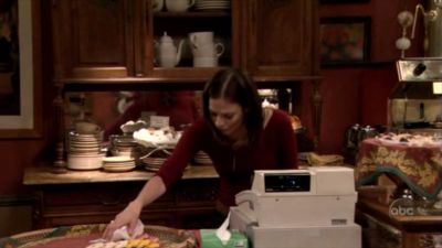 FREDDIE_-_E1X05_THE_WAR_OF_THE_ROSE_026.jpg