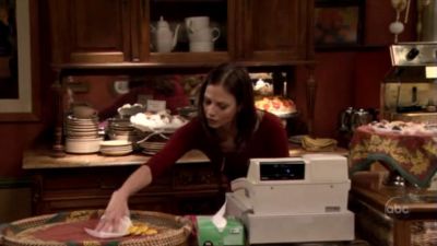 FREDDIE_-_E1X05_THE_WAR_OF_THE_ROSE_030.jpg