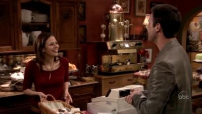 FREDDIE_-_E1X05_THE_WAR_OF_THE_ROSE_045.jpg