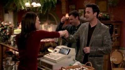 FREDDIE_-_E1X05_THE_WAR_OF_THE_ROSE_052.jpg