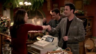 FREDDIE_-_E1X05_THE_WAR_OF_THE_ROSE_053.jpg