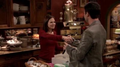 FREDDIE_-_E1X05_THE_WAR_OF_THE_ROSE_054.jpg