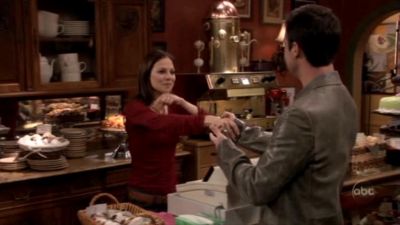 FREDDIE_-_E1X05_THE_WAR_OF_THE_ROSE_055.jpg