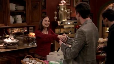 FREDDIE_-_E1X05_THE_WAR_OF_THE_ROSE_058.jpg