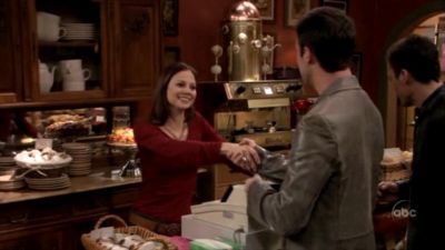 FREDDIE_-_E1X05_THE_WAR_OF_THE_ROSE_060.jpg