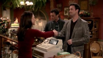 FREDDIE_-_E1X05_THE_WAR_OF_THE_ROSE_062.jpg