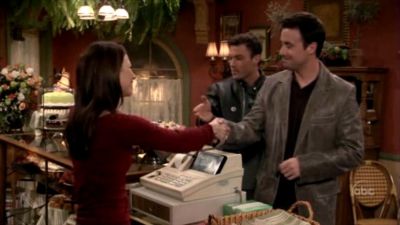 FREDDIE_-_E1X05_THE_WAR_OF_THE_ROSE_063.jpg