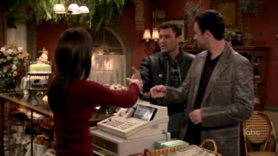 FREDDIE_-_E1X05_THE_WAR_OF_THE_ROSE_064.jpg