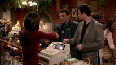 FREDDIE_-_E1X05_THE_WAR_OF_THE_ROSE_066.jpg
