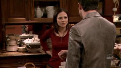FREDDIE_-_E1X05_THE_WAR_OF_THE_ROSE_075.jpg