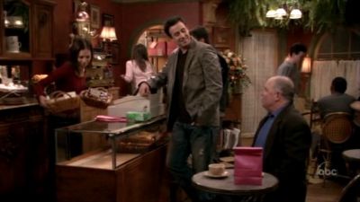 FREDDIE_-_E1X05_THE_WAR_OF_THE_ROSE_090.jpg