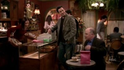 FREDDIE_-_E1X05_THE_WAR_OF_THE_ROSE_091.jpg
