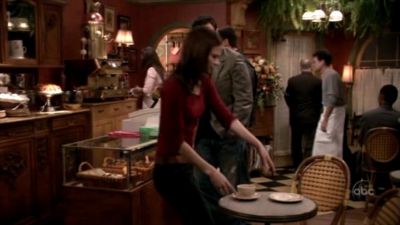 FREDDIE_-_E1X05_THE_WAR_OF_THE_ROSE_095.jpg