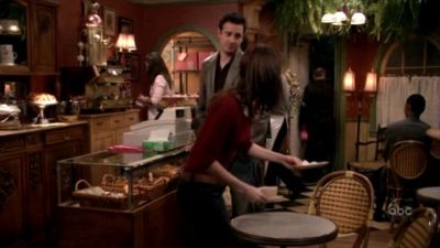 FREDDIE_-_E1X05_THE_WAR_OF_THE_ROSE_101.jpg