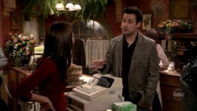 FREDDIE_-_E1X05_THE_WAR_OF_THE_ROSE_122.jpg