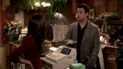 FREDDIE_-_E1X05_THE_WAR_OF_THE_ROSE_123.jpg