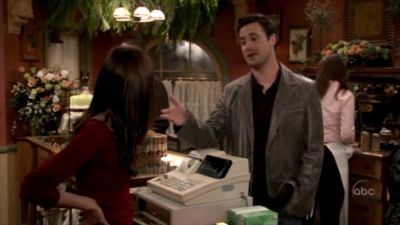 FREDDIE_-_E1X05_THE_WAR_OF_THE_ROSE_124.jpg