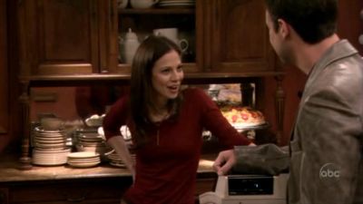 FREDDIE_-_E1X05_THE_WAR_OF_THE_ROSE_130.jpg