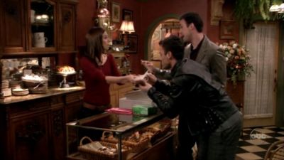 FREDDIE_-_E1X05_THE_WAR_OF_THE_ROSE_159.jpg