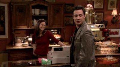 FREDDIE_-_E1X05_THE_WAR_OF_THE_ROSE_168.jpg