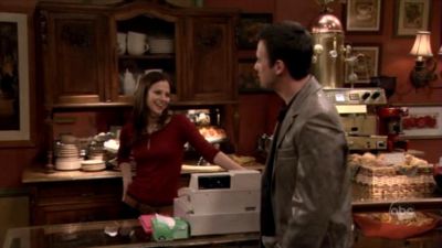 FREDDIE_-_E1X05_THE_WAR_OF_THE_ROSE_172.jpg