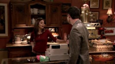 FREDDIE_-_E1X05_THE_WAR_OF_THE_ROSE_176.jpg