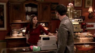 FREDDIE_-_E1X05_THE_WAR_OF_THE_ROSE_179.jpg
