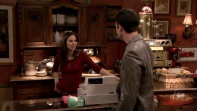 FREDDIE_-_E1X05_THE_WAR_OF_THE_ROSE_183.jpg