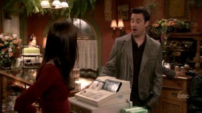 FREDDIE_-_E1X05_THE_WAR_OF_THE_ROSE_184.jpg