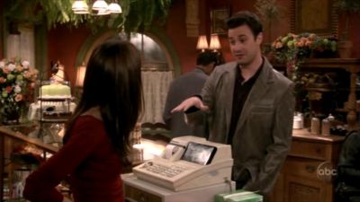 FREDDIE_-_E1X05_THE_WAR_OF_THE_ROSE_186.jpg
