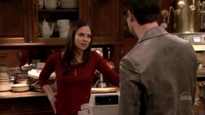FREDDIE_-_E1X05_THE_WAR_OF_THE_ROSE_192.jpg