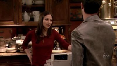 FREDDIE_-_E1X05_THE_WAR_OF_THE_ROSE_196.jpg