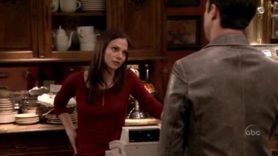 FREDDIE_-_E1X05_THE_WAR_OF_THE_ROSE_197.jpg