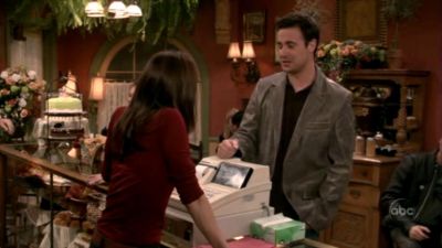 FREDDIE_-_E1X05_THE_WAR_OF_THE_ROSE_201.jpg